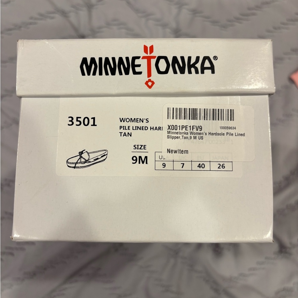 Minnetonka Women's Tan Pile Lined Slippers or Moccasins - Picture 4 of 4